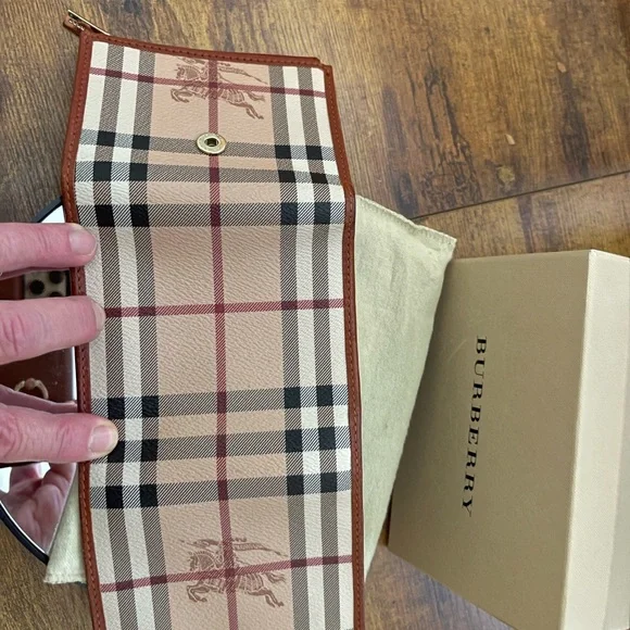 Burberry Tan and Brown Checkered Wallet - Picture 5 of 13